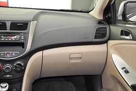 2014款现代瑞纳三厢1.4L手动时尚型GS