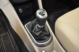 2014款现代瑞纳三厢1.4L手动时尚型GS