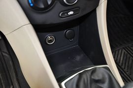 2014款现代瑞纳三厢1.4L手动时尚型GS