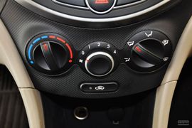 2014款现代瑞纳三厢1.4L手动时尚型GS