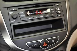 2014款现代瑞纳三厢1.4L手动时尚型GS