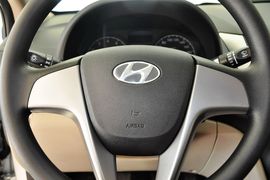 2014款现代瑞纳三厢1.4L手动时尚型GS