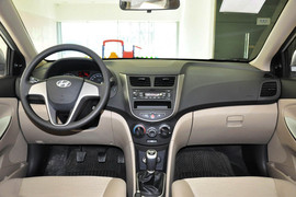 2014款现代瑞纳三厢1.4L手动时尚型GS