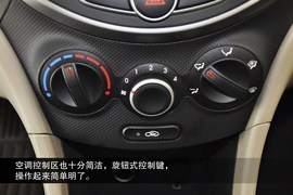 2014款现代瑞纳三厢1.4L手动到店图解