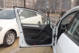 2014款大众高尔夫1.6L手动时尚型