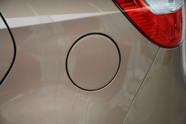 2012款起亚K2两厢1.6L