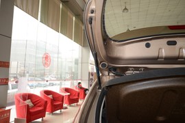 2012款起亚K2两厢1.6L