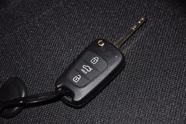 2012款起亚K2两厢1.6L