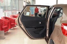 2012款起亚K2两厢1.6L