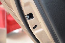 2012款起亚K2两厢1.6L