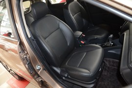 2012款起亚K2两厢1.6L