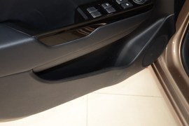 2012款起亚K2两厢1.6L