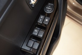 2012款起亚K2两厢1.6L