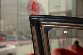 2012款起亚K2两厢1.6L