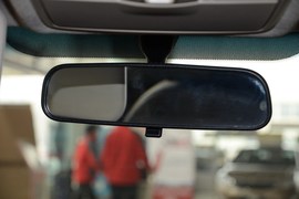 2012款起亚K2两厢1.6L