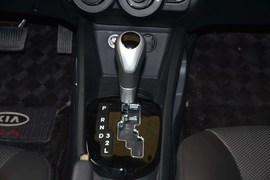 2012款起亚K2两厢1.6L