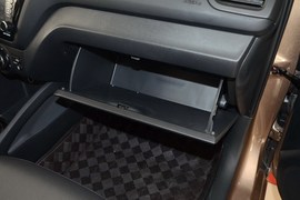 2012款起亚K2两厢1.6L