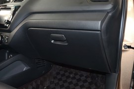 2012款起亚K2两厢1.6L