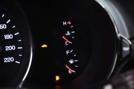 2012款起亚K2两厢1.6L