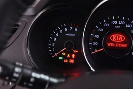 2012款起亚K2两厢1.6L