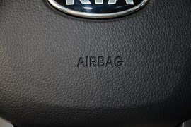 2012款起亚K2两厢1.6L