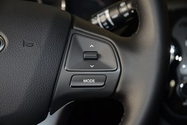 2012款起亚K2两厢1.6L