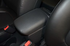 2012款起亚K2两厢1.6L