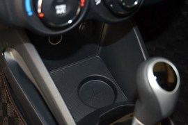 2012款起亚K2两厢1.6L