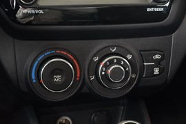 2012款起亚K2两厢1.6L