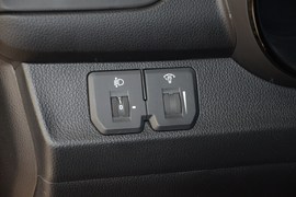 2012款起亚K2两厢1.6L