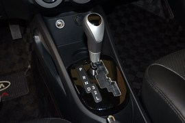 2012款起亚K2两厢1.6L