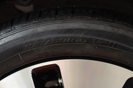 2012款起亚K2两厢1.6L