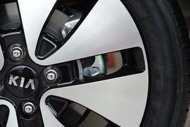 2012款起亚K2两厢1.6L