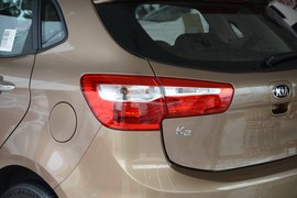 2012款起亚K2两厢1.6L