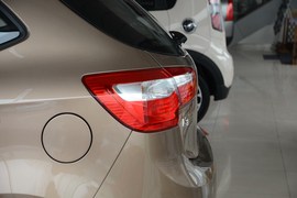 2012款起亚K2两厢1.6L