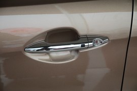 2012款起亚K2两厢1.6L