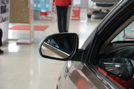 2012款起亚K2两厢1.6L