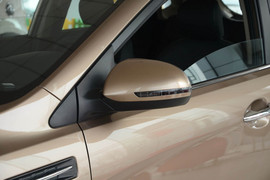 2012款起亚K2两厢1.6L