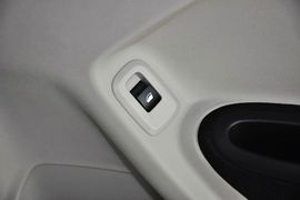 2014款雪铁龙全新爱丽舍1.6L手动舒适型