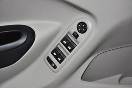 2014款雪铁龙全新爱丽舍1.6L手动舒适型