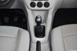 2014款雪铁龙全新爱丽舍1.6L手动舒适型