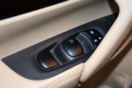 2014款日产奇骏2.5L