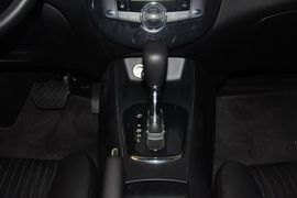 2011款日产骐达1.6L