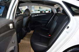 2013款北京现代索纳塔八2.0L
