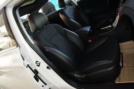 2013款北京现代索纳塔八2.0L