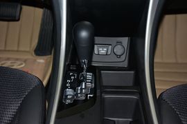 2013款北京现代索纳塔八2.0L