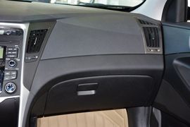 2013款北京现代索纳塔八2.0L