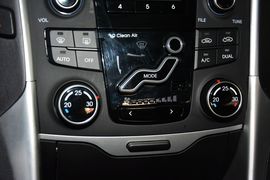 2013款北京现代索纳塔八2.0L
