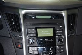 2013款北京现代索纳塔八2.0L
