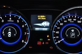 2013款北京现代索纳塔八2.0L
